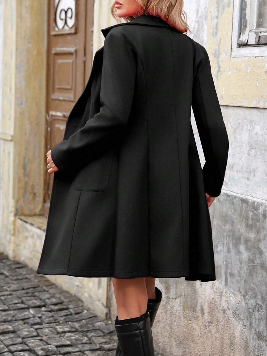 Chique Double Breasted Wool Coat with Patch Pockets