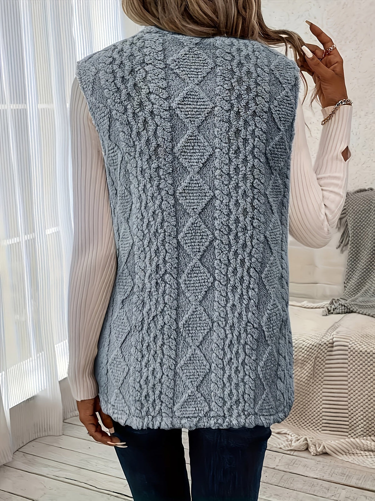Relaxed Fleece Gilet with Diamond Texture and Front Pockets