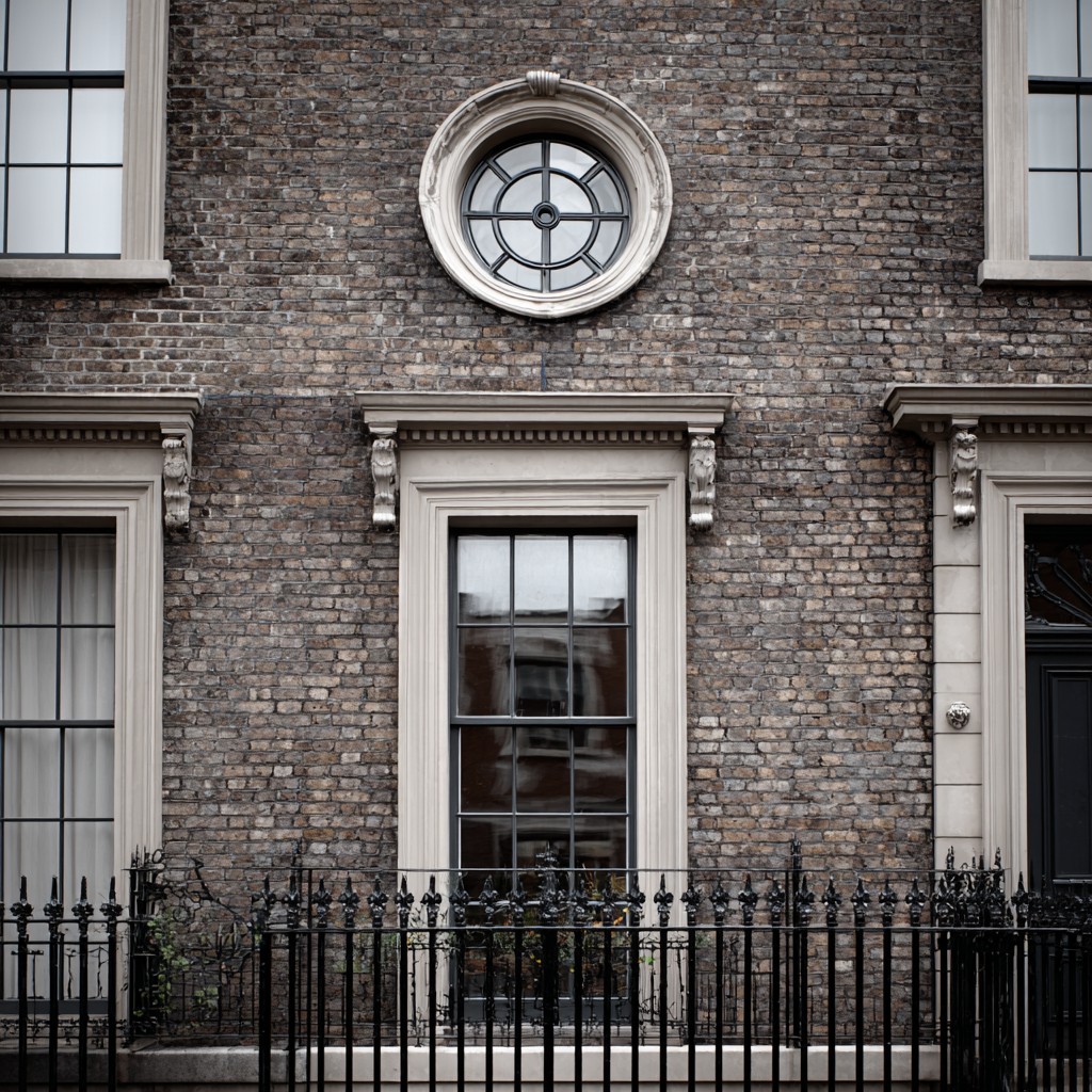 How To Clean Small, Round Windows